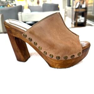 FIVE WORLDS Hand Crafted Tan Leather Mules Authentic Wood Heel Size 8